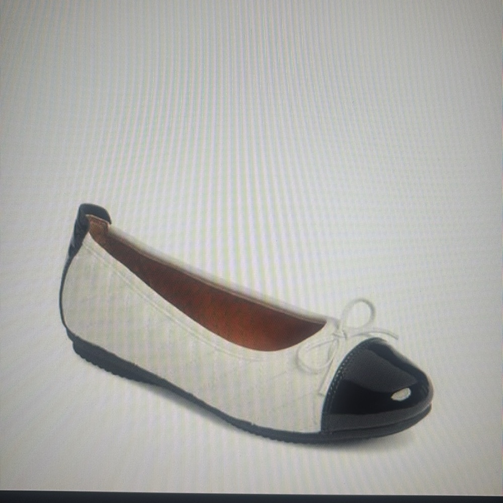 NWB Josef Seibel Pippa Ballet Flat.  Euro Size 37.   6.5. AA